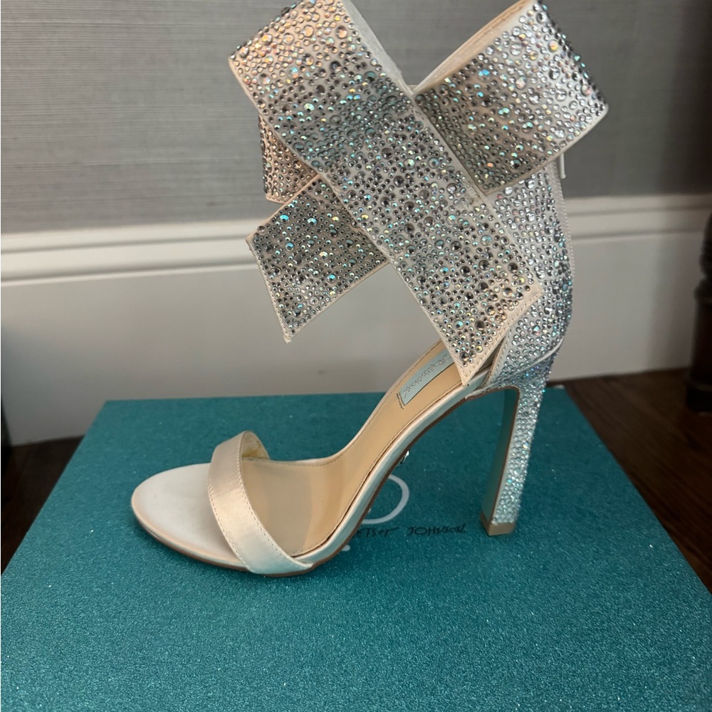 Never Worn Vintage Betsey Johnson Blue Updo Heels